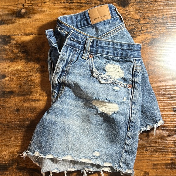 American Eagle Tomgirl Midi Short Size 8 Distressed Look - Picture 3 of 4